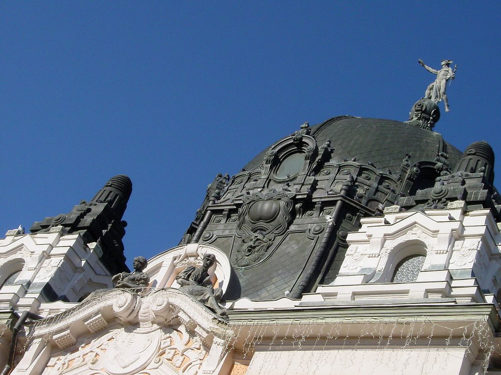 2007.11. - Hódmezővásárhely, Kossuth square-Bank palace his top Hermes statue by Farsang Péter