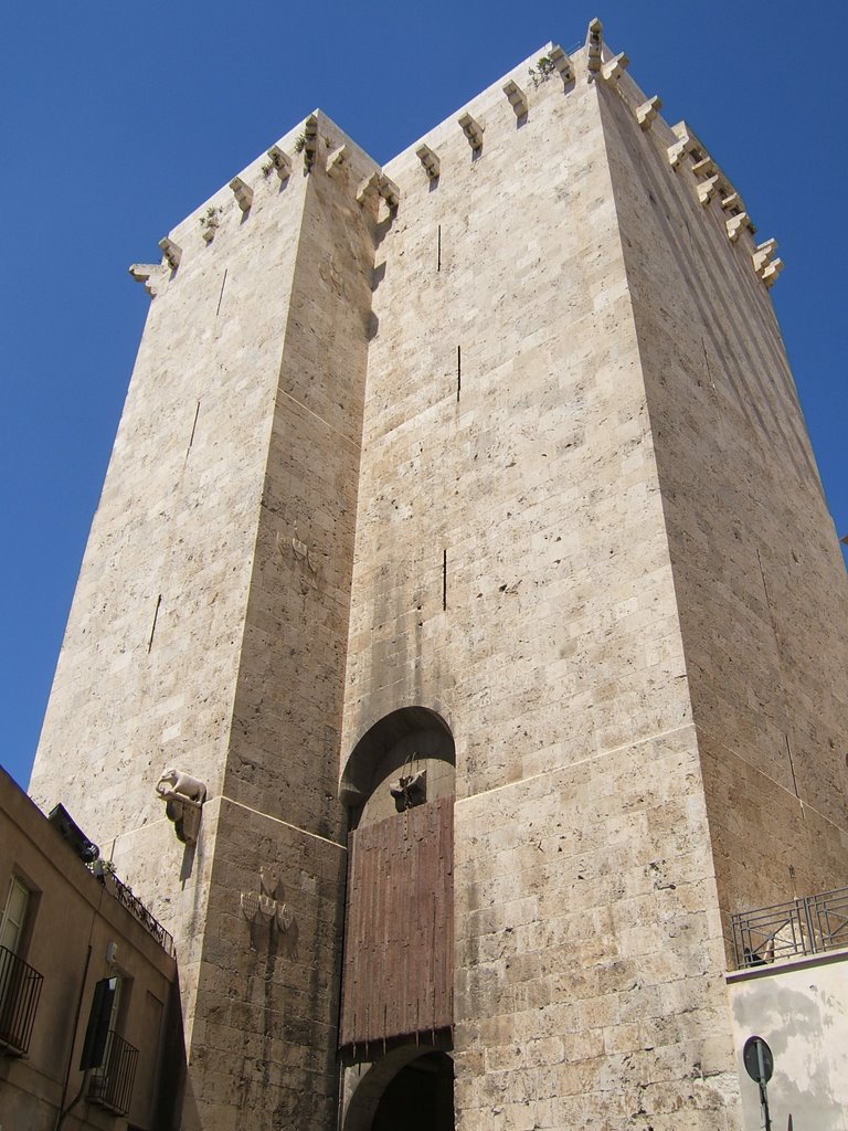 Cagliari - Torre dell'Elefante - 2006 by Jean-Luc Pierrat