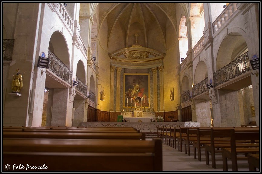 Uzés - Altar in der Kathedrale Saint-Théodorit by Falk Preusche