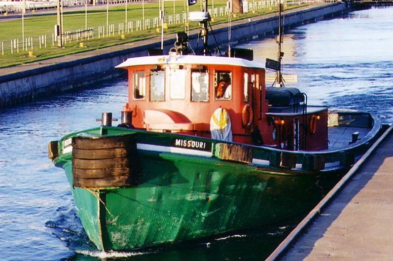 Tug Missouri in the MacArthur Lock by 732mpd