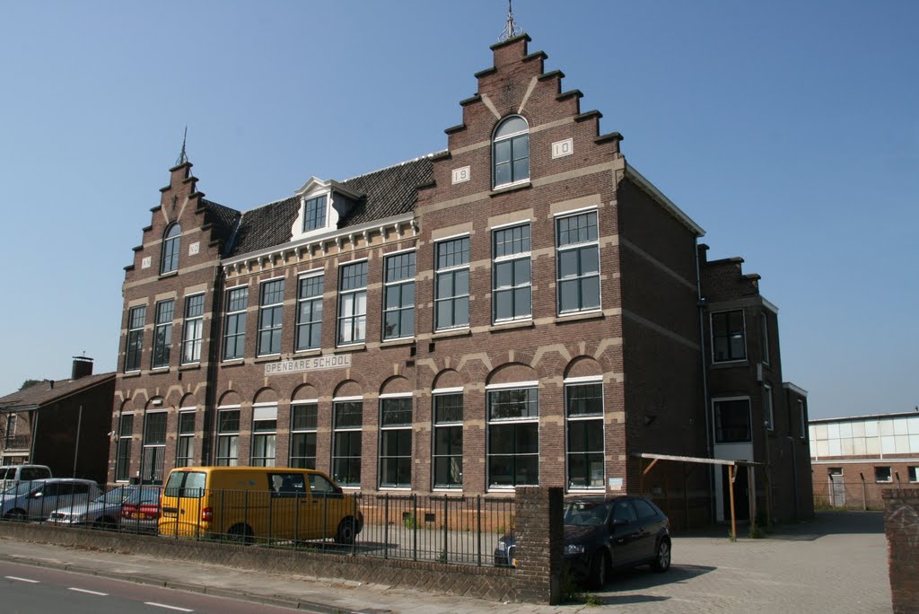 CK Schoolgebouw Voor de Kijkuit, Tiel. by Carl030nl