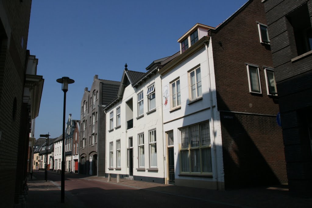 CK Koornmarkt thv Klompstraatje, Tiel. by Carl030nl