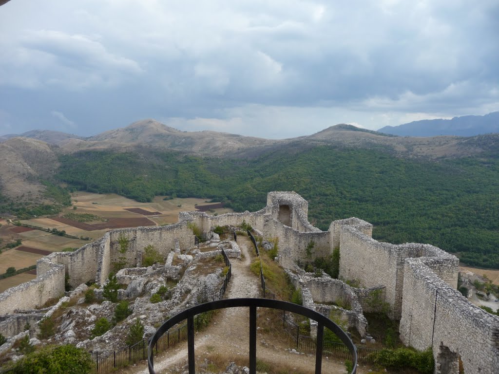 Castello di Bominaco by Pietro Scerrato