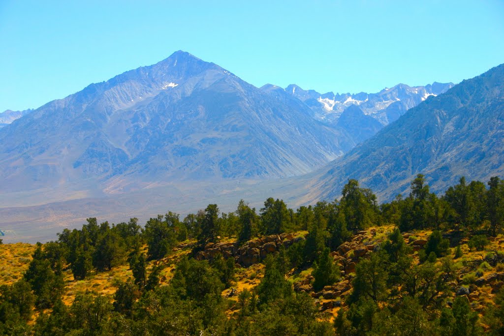 Sierra Mountains outside Bishop, California by MICHAEL  JIROCH  &  www.michaeljiroch.com