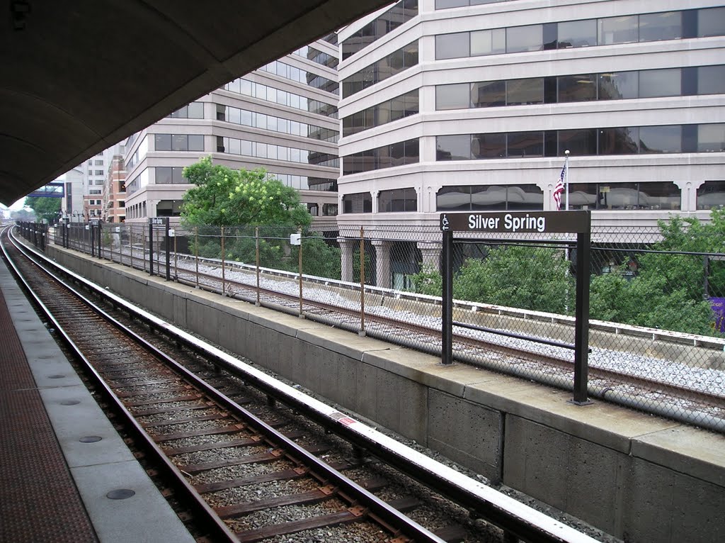 Subway station, Silver Spring, MD by Abraham ofm