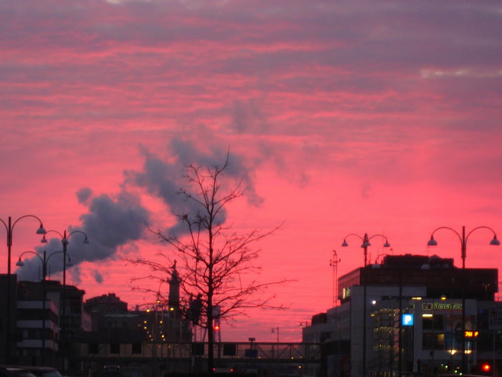 Sunset over the Göta Älv, Göteborg by Wallaseyan