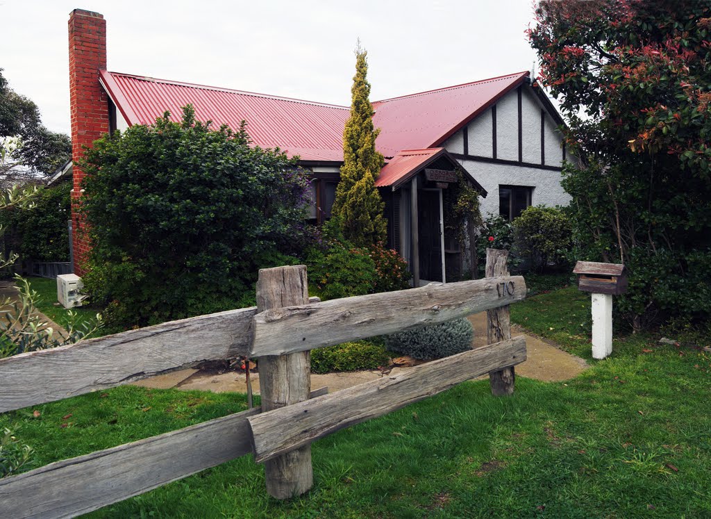 Osborne Cottage (2011). A.B. Balcombe reputedly leased a building here, for use as the Green Island Common School, in 1872. It was also used as a Wesleyan Chapel by Muzza from McCrae