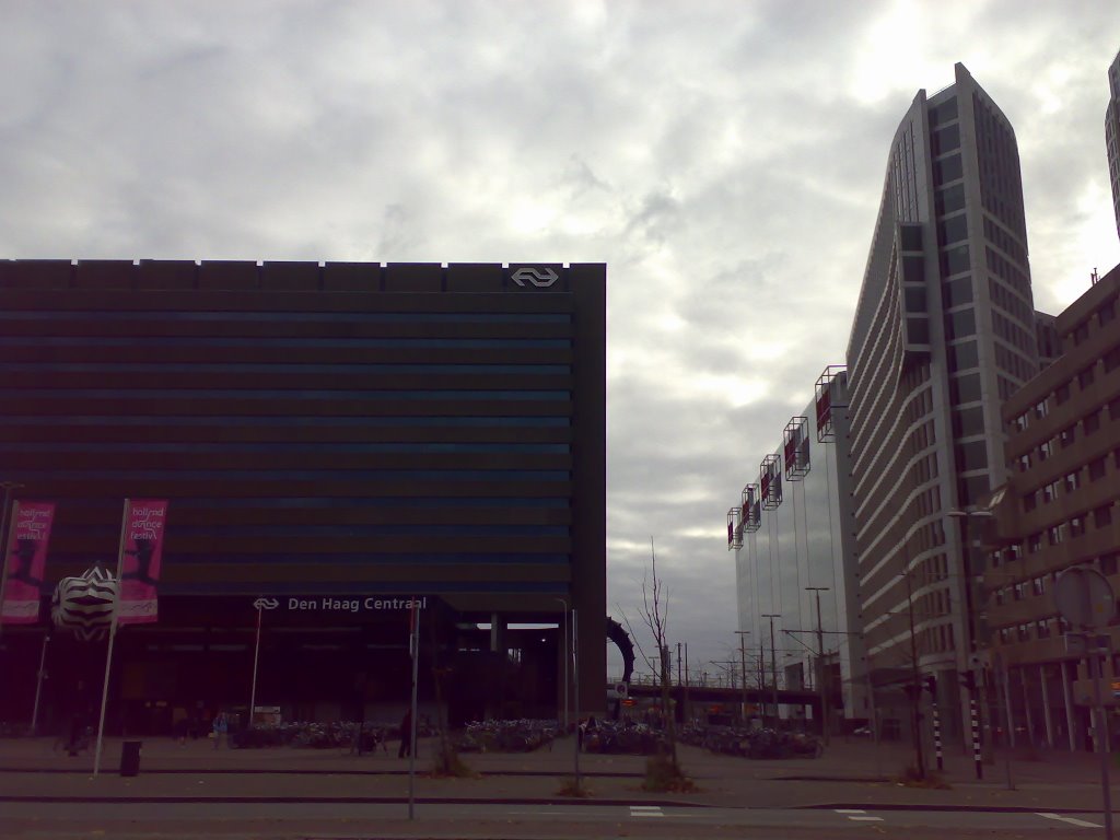 Den haag centraal by ® Osama Mohamed Rotterdam