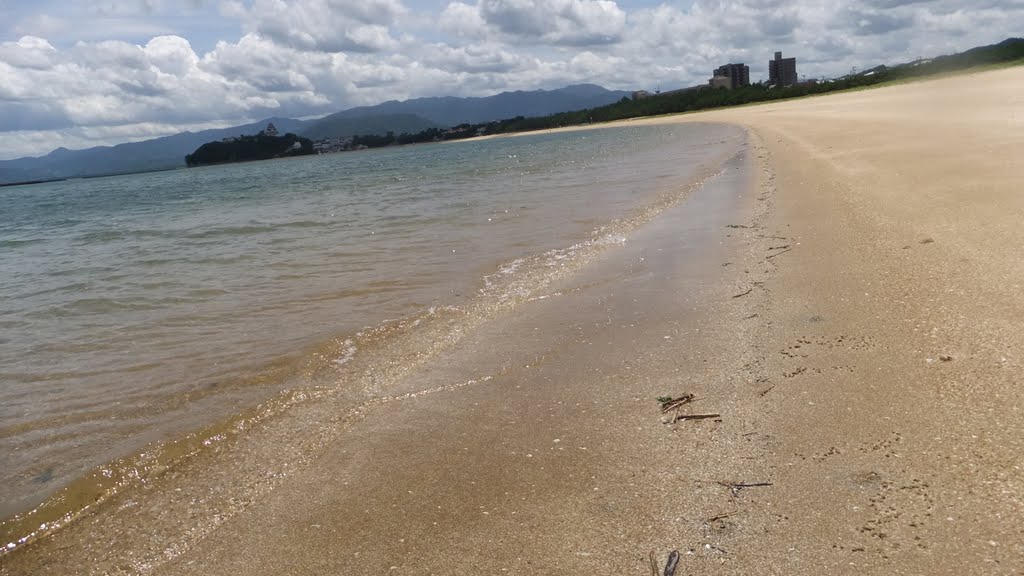 Beach in Karatsu 2 by Claudio Nakahara