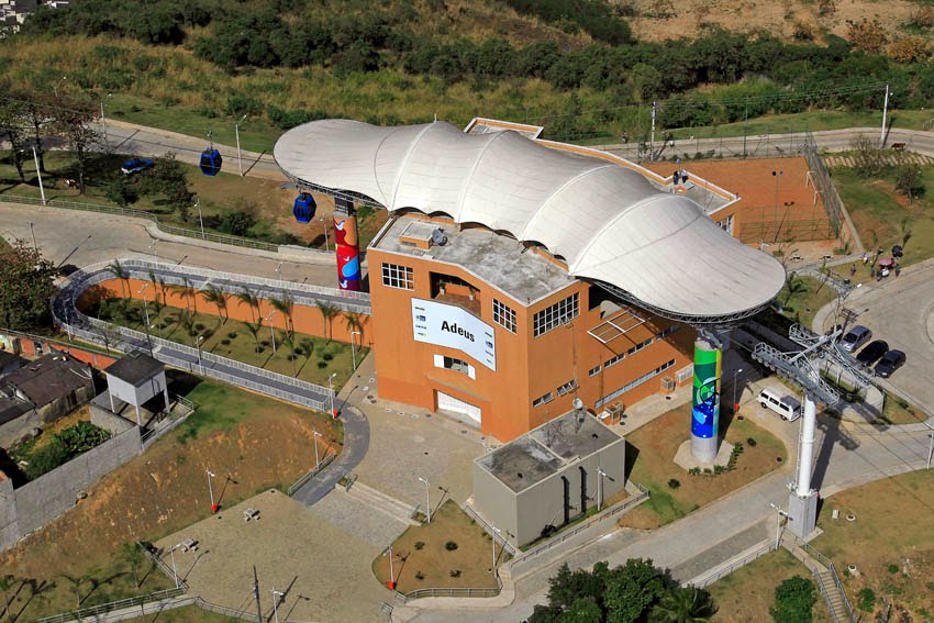 Foto aérea teleférico Morro do Alemão by angularaerofoto