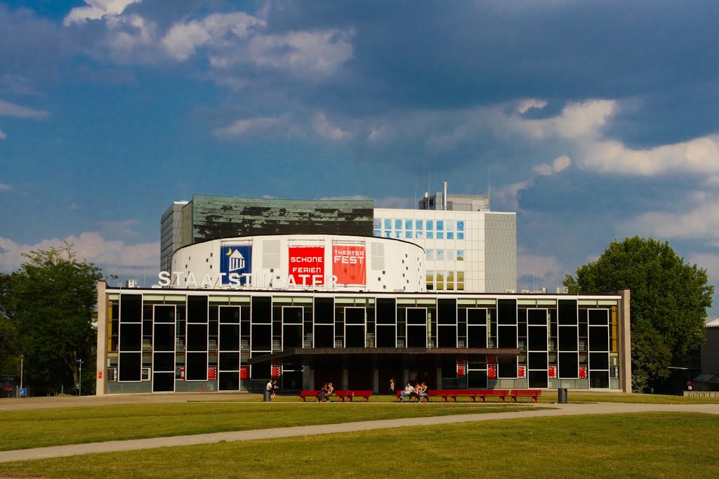 Staatstheater Kassel‎ by Alex Wakanno