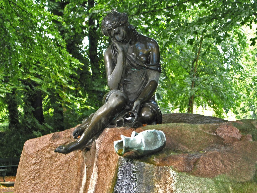 Milchmädchen-Brunnen im Schlosspark Glienicke by © R.Möhler