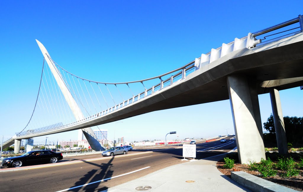 Pedestrian Overpass --->NE by NadoHeinz