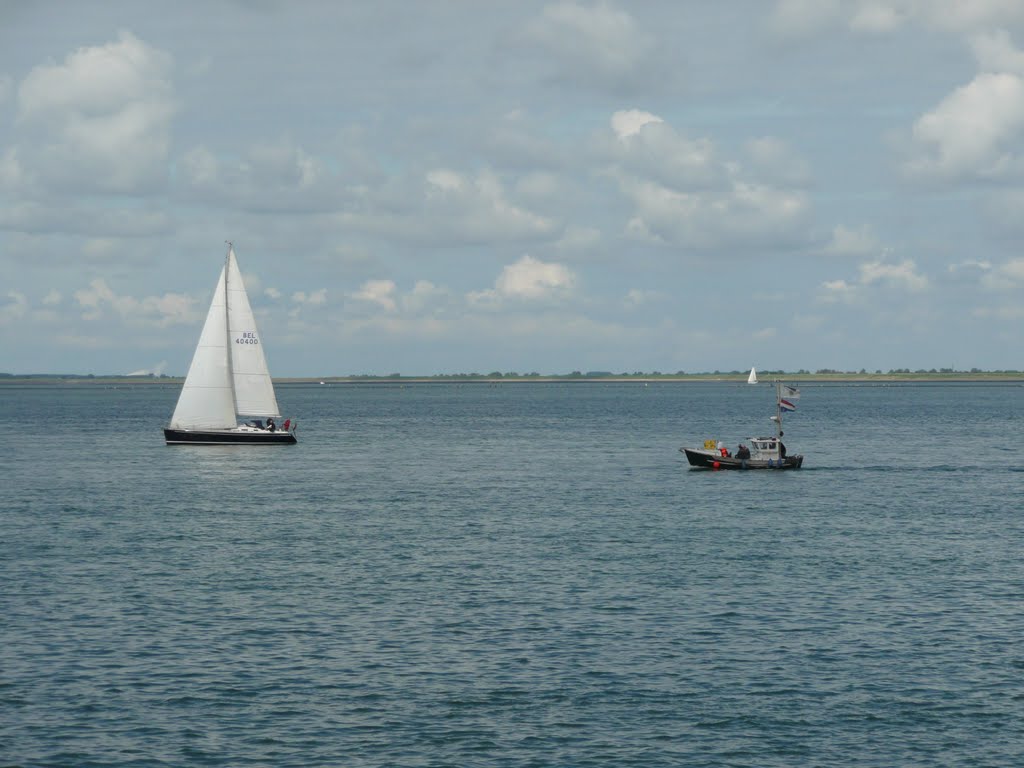 Boats on the Oosterschelde bay by kordar