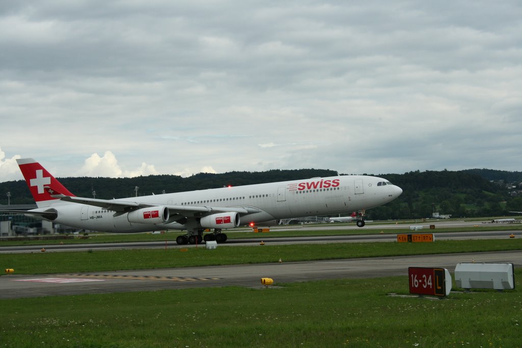 Swiss A-340 bei Take off by allemann71