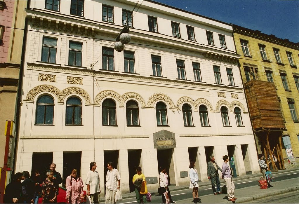 Immeuble à habitations, Hybernská, Prague by Magda GHALI