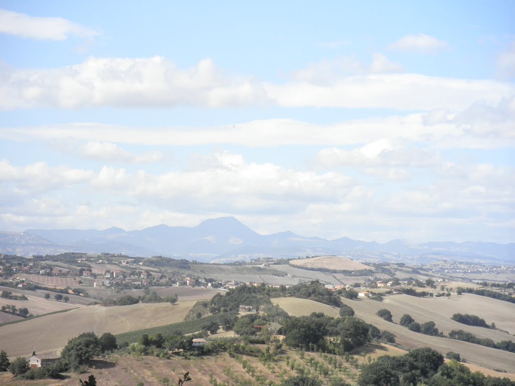 MONTE SAN VICINO VISTO DA MONTESICURO by polverigi