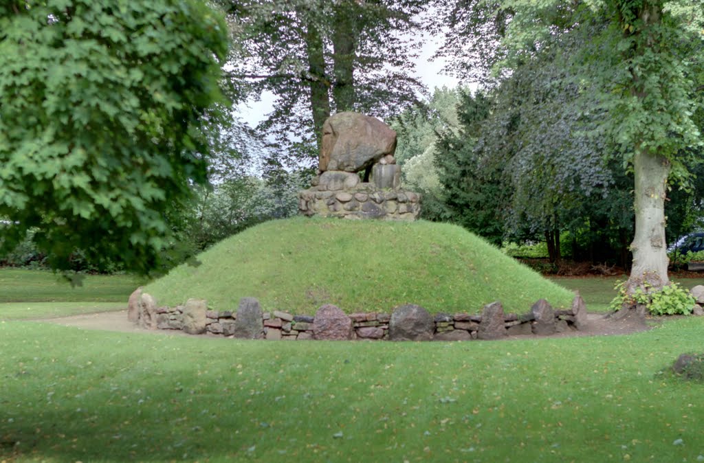 Ehrenmal auf dem Kirchhof Bergstedt by uwe-aus-hamburg