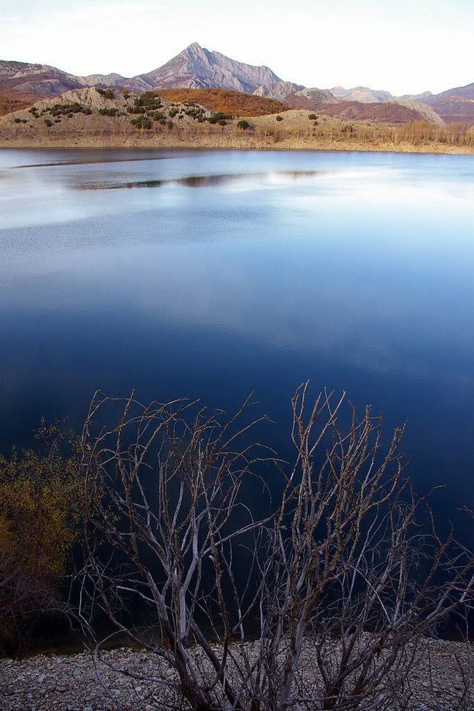 Embalse del Porma, Boñar, León by Antonio Alba