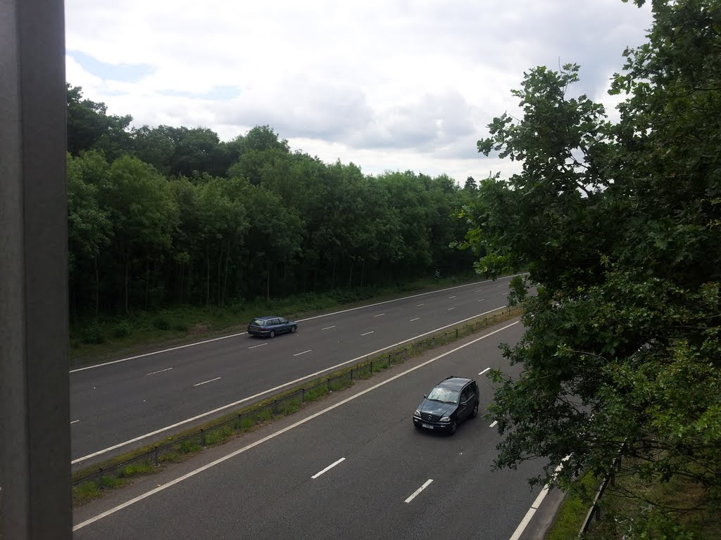 Footbridge over A46 nr Kenilworth by quercusia