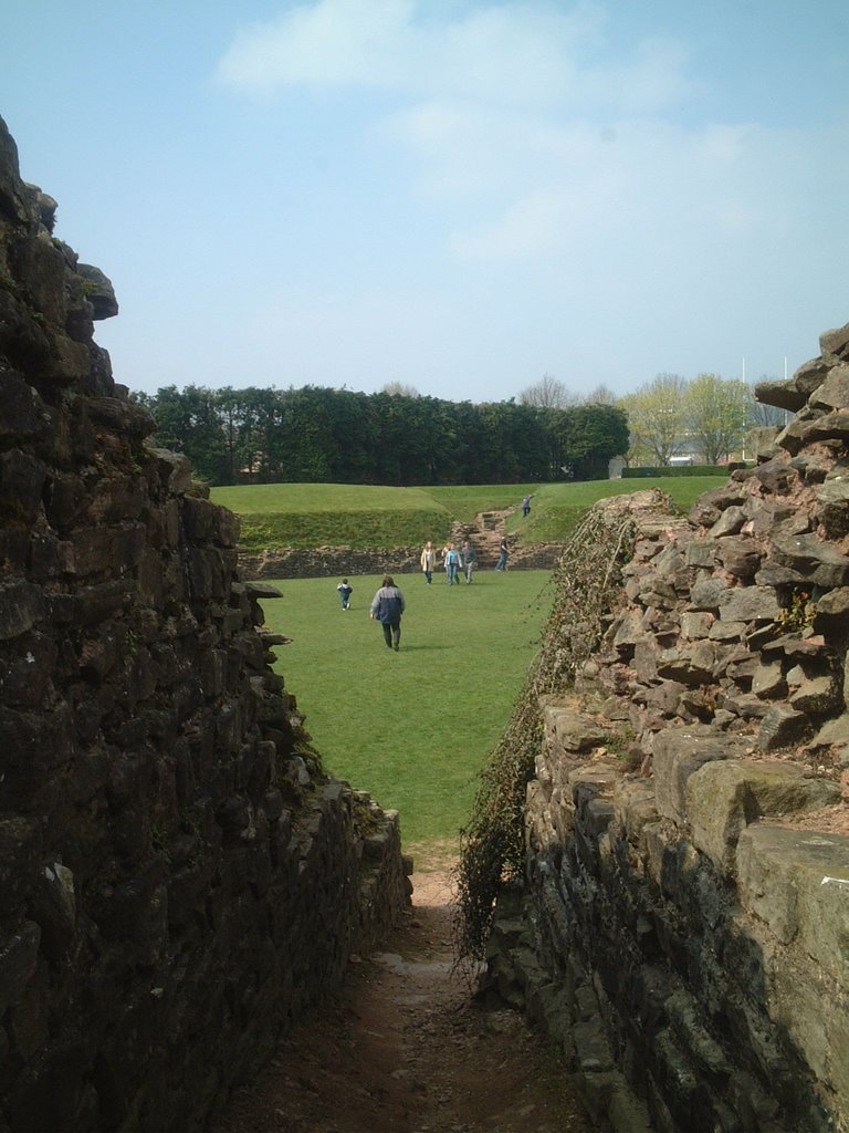 Caerleon Amphitheatre by fillup