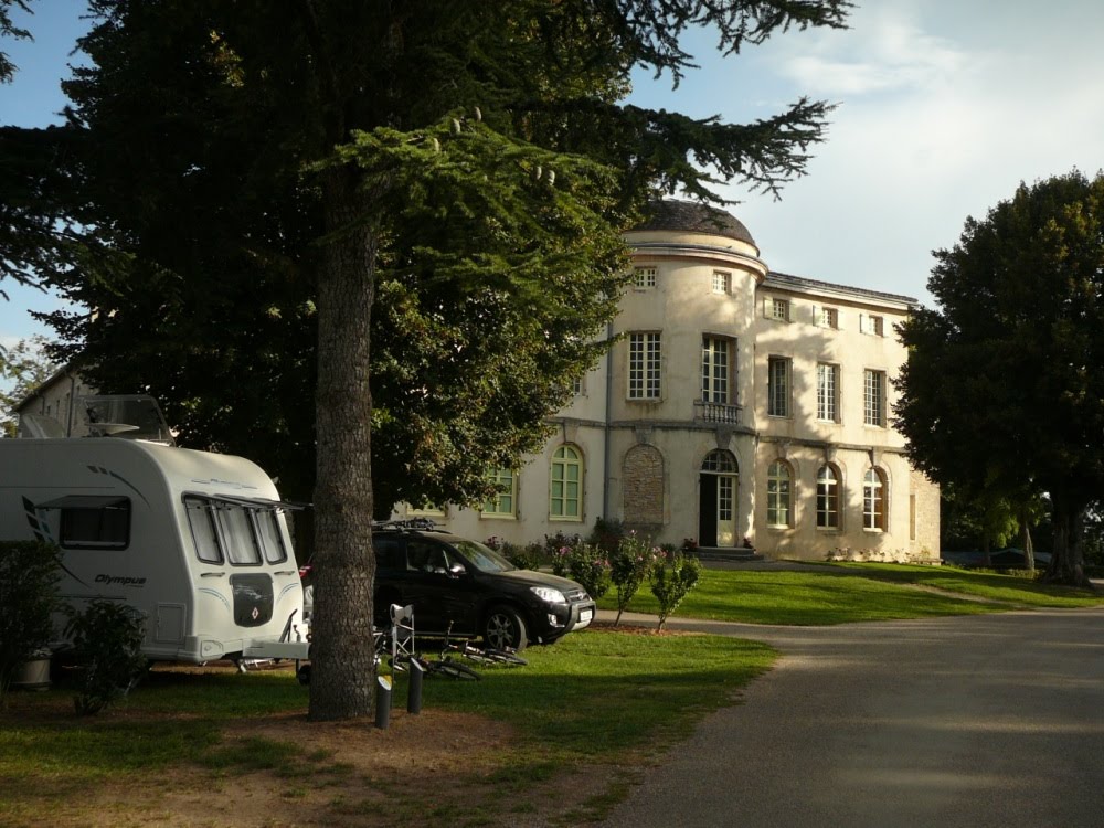 Camping im Schlossgarten von Gigny-sur-Saône by ramatula