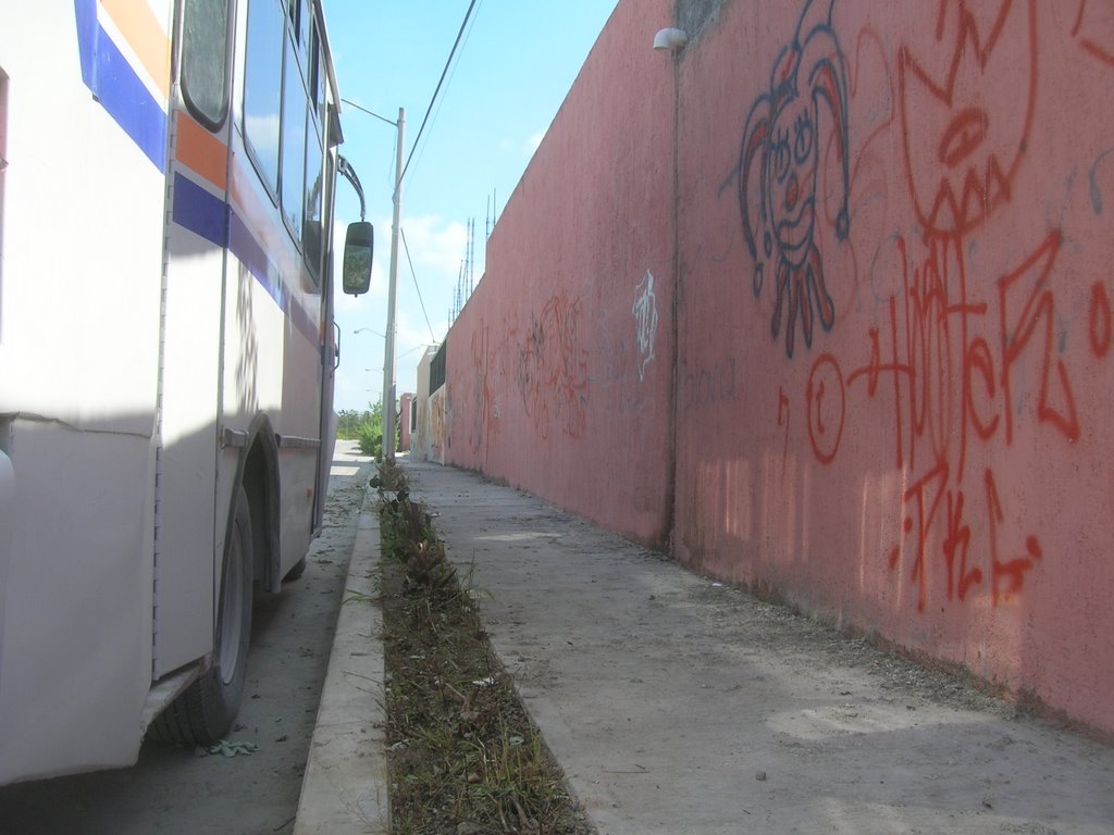 Waiting for the bus in La Colonia by flyinglibrarian