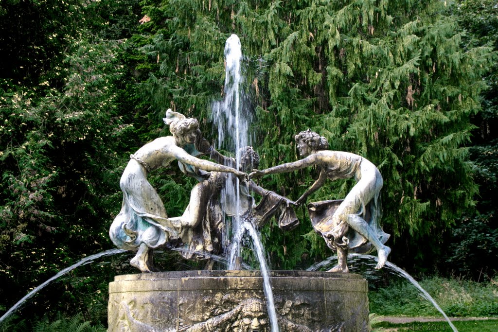 Nymphenbrunnen von Walter Schott im Schlosspark von Burg Schlitz by Mecklenburg pro Panoramio