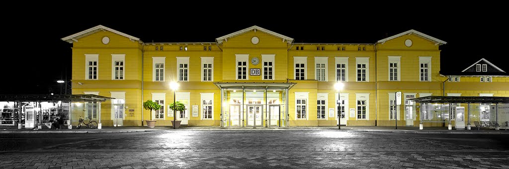 Bahnhof Rheda bei Nacht by Thomas Splietker