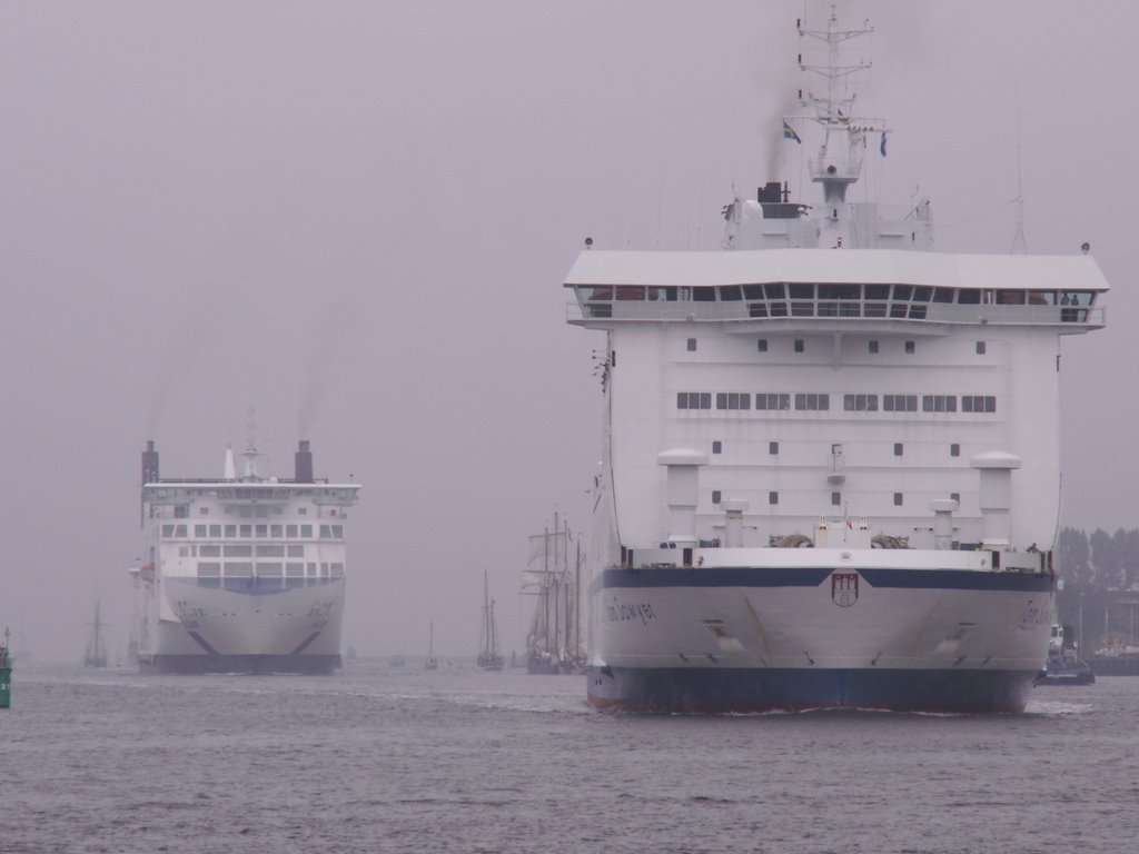 Bucht Warnemünde Ostseefähren by GebiDE