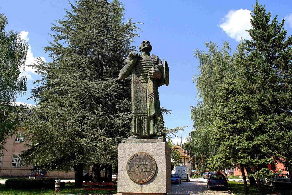 CETINJE - La statue by J Ph. HEBRARD