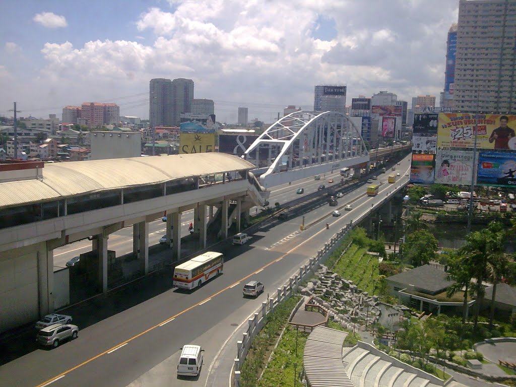 MRT Guadalupe Station by R. Canaria