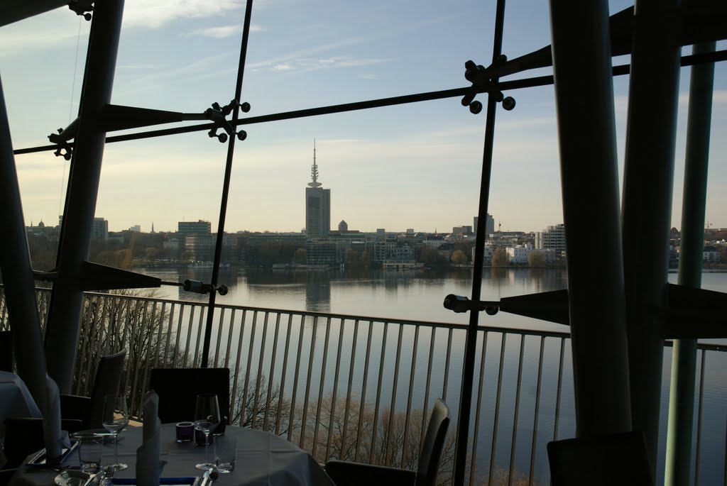 Blick auf Hamburgs Innenstadt - View to Hamburg City, from a restaurant by vp2_hmbg-ProPanoramio