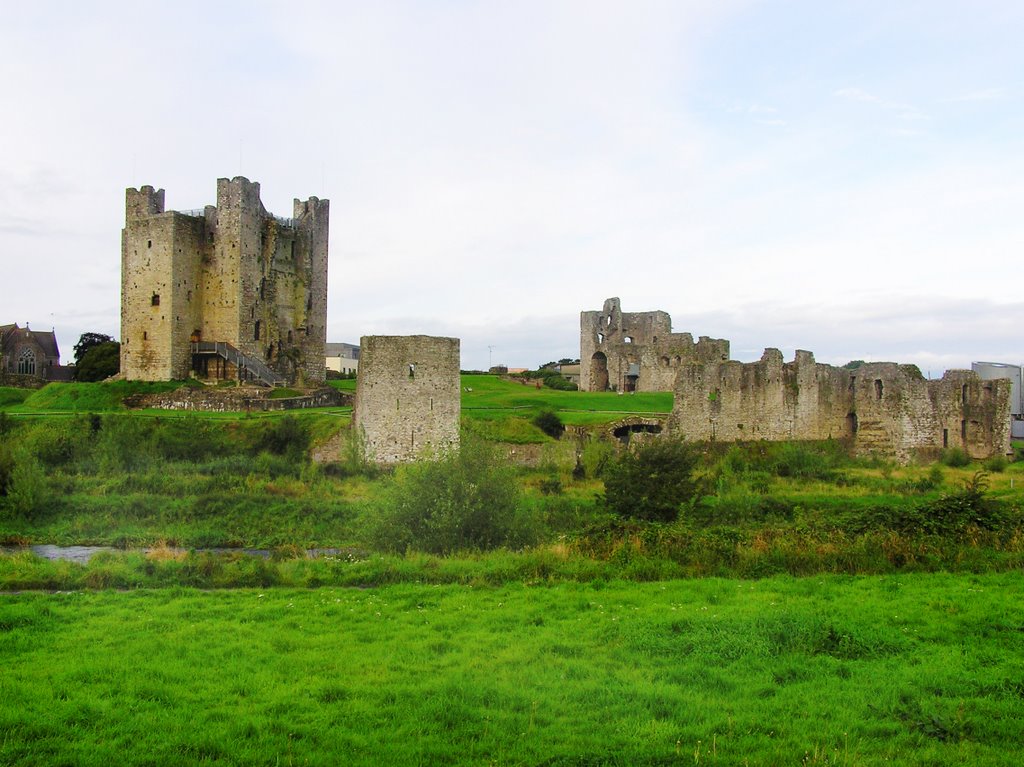 Trim Castle Keep from Yellow Steeple by Madidi