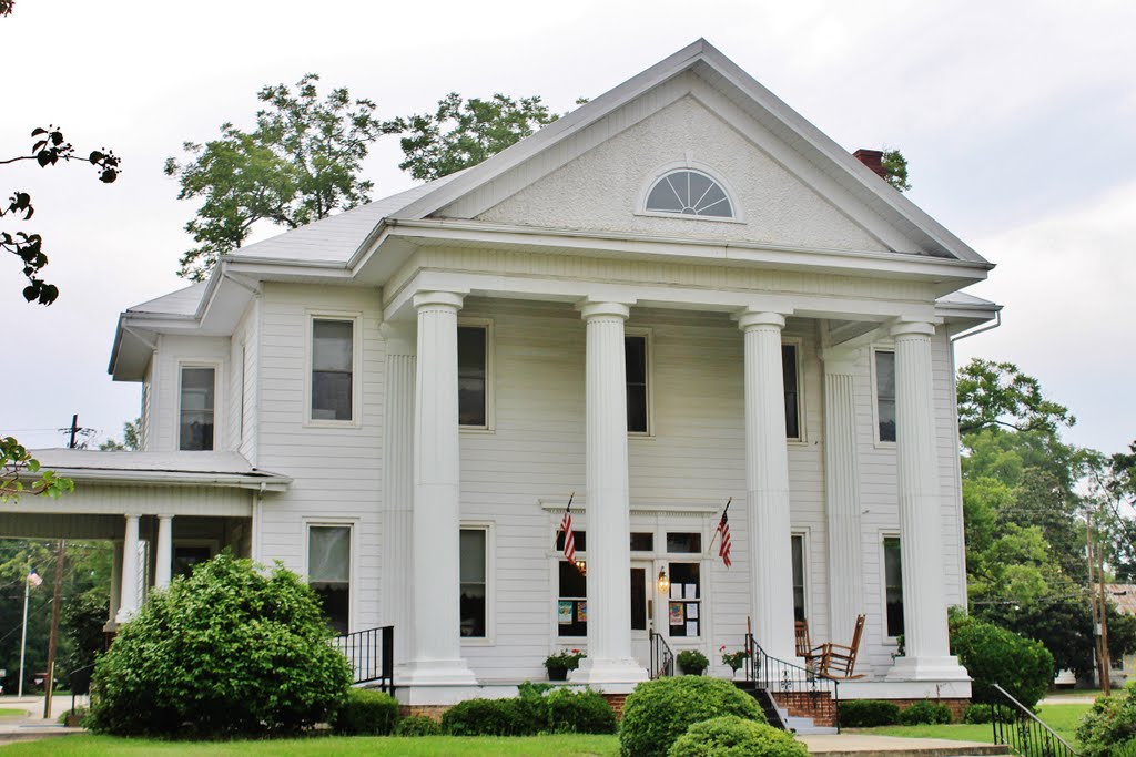 Howell House ca.1907 by Ben_Tate