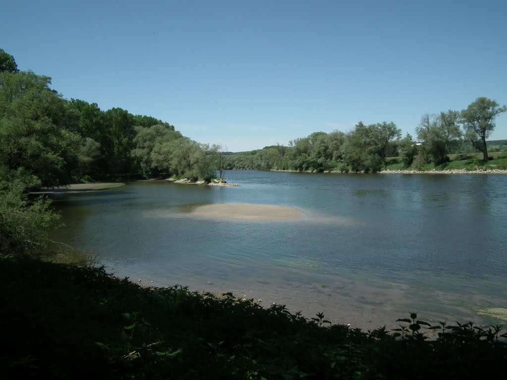 Neuburg an der Donau - Donau mit Sandbank 48° 44' 14.94" N 11° 10' 33.84" E by A.B.W.