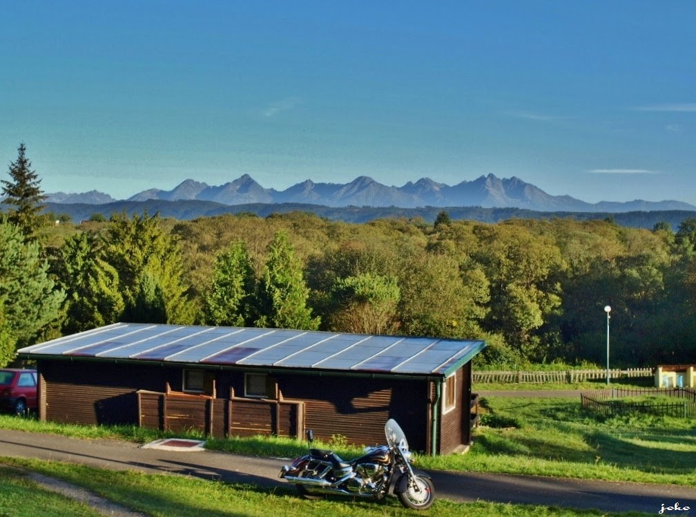 Podlesok - v pozadí Vysoké Tatry by < JOKO >