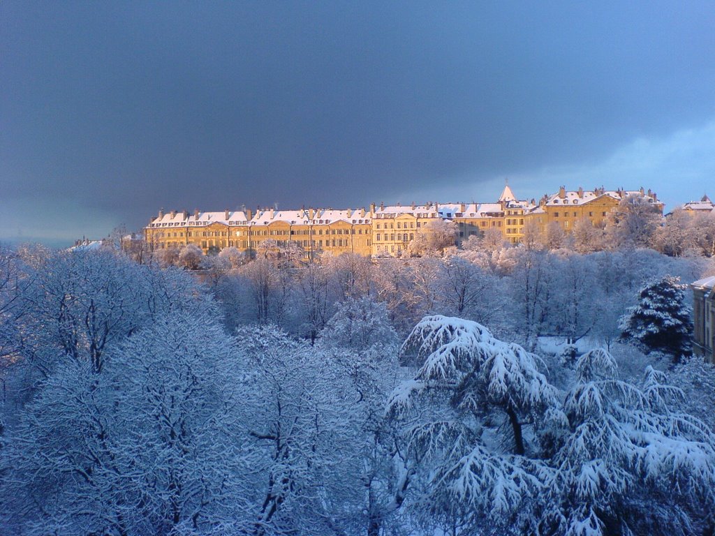 Vieille Ville de Genève vue depuis la rue Candolle by tiberido