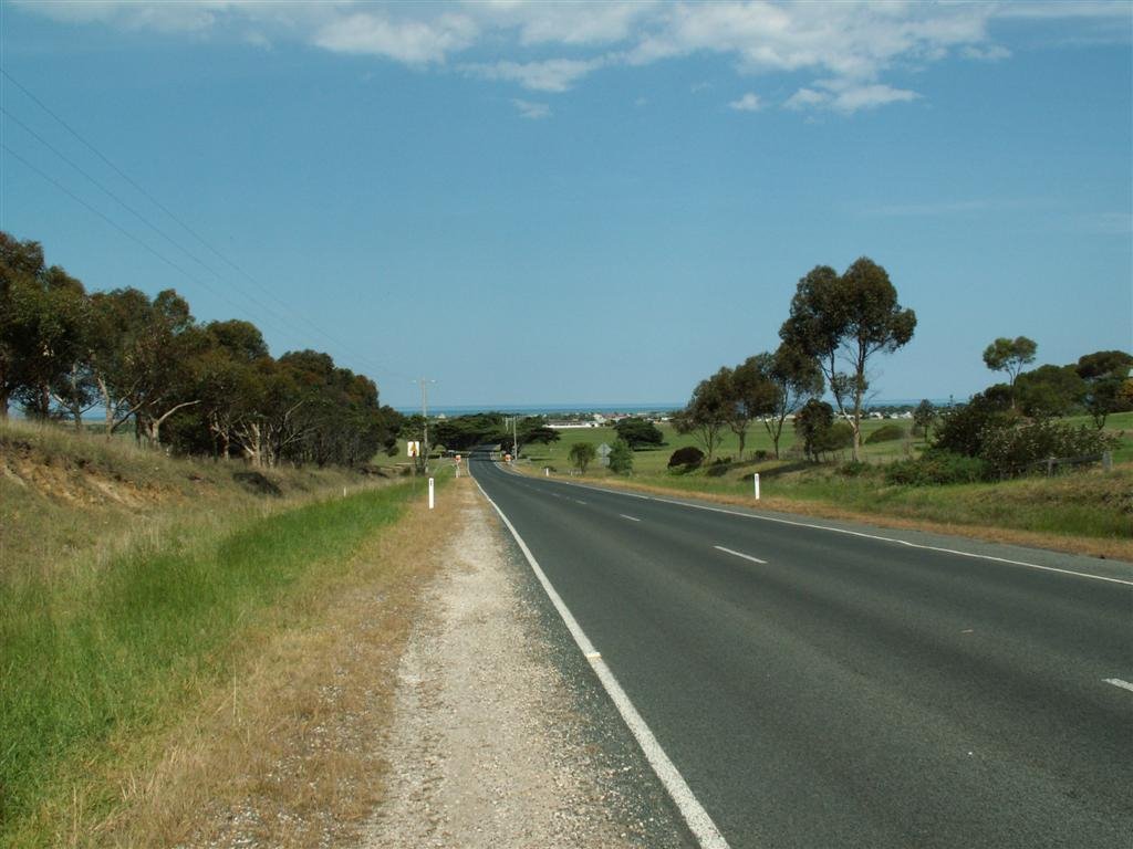 Road into Seaspray by gregg2