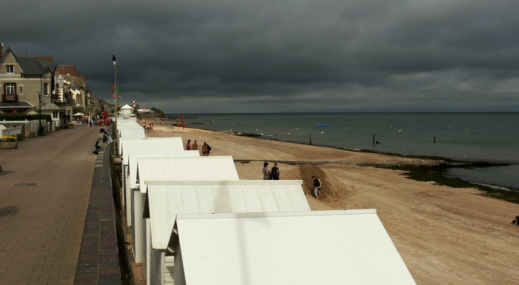 Plage de Saint Aubin sur Mer (Calvados) by Naru Kenji