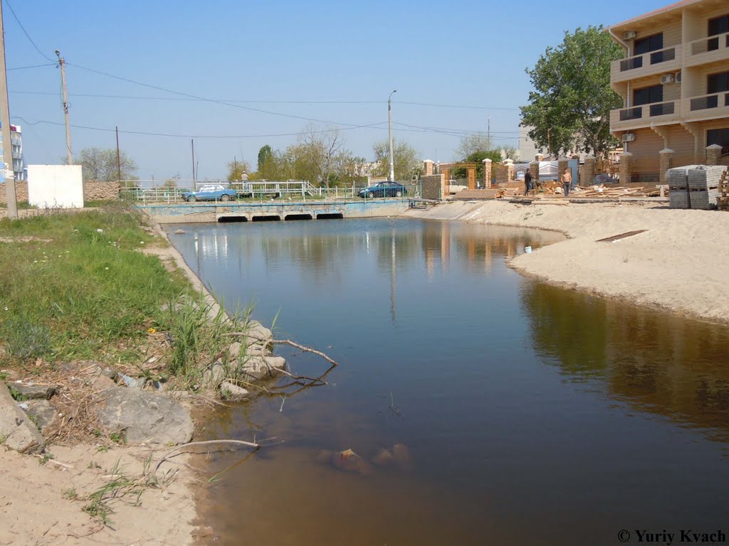 Baraboy River by Yuriy Kvach