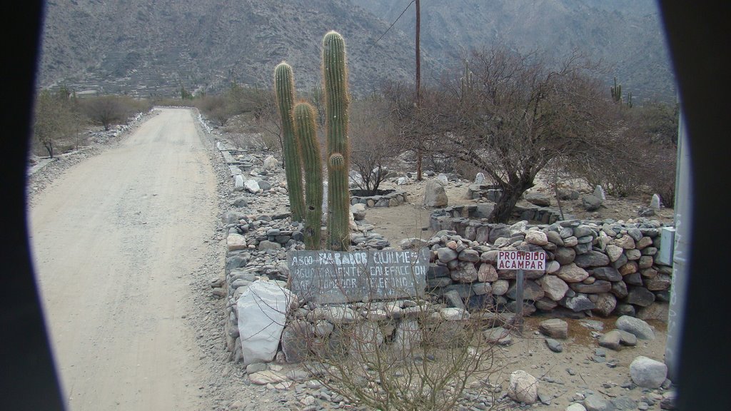 Entrada Ruinas de Quilmes by Juan Adolfo