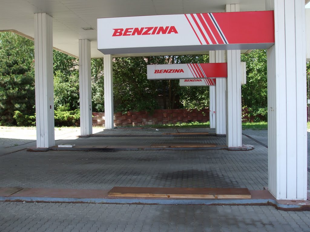 Benzina stará Karlovarská by dehet