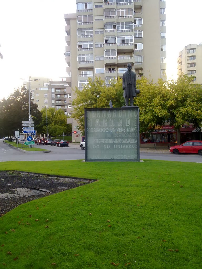 Estátua Bernardino Machado by Fernando J. Oliveira