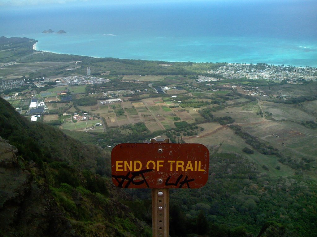 A view from the end of Kuliouou trail by retrodirective