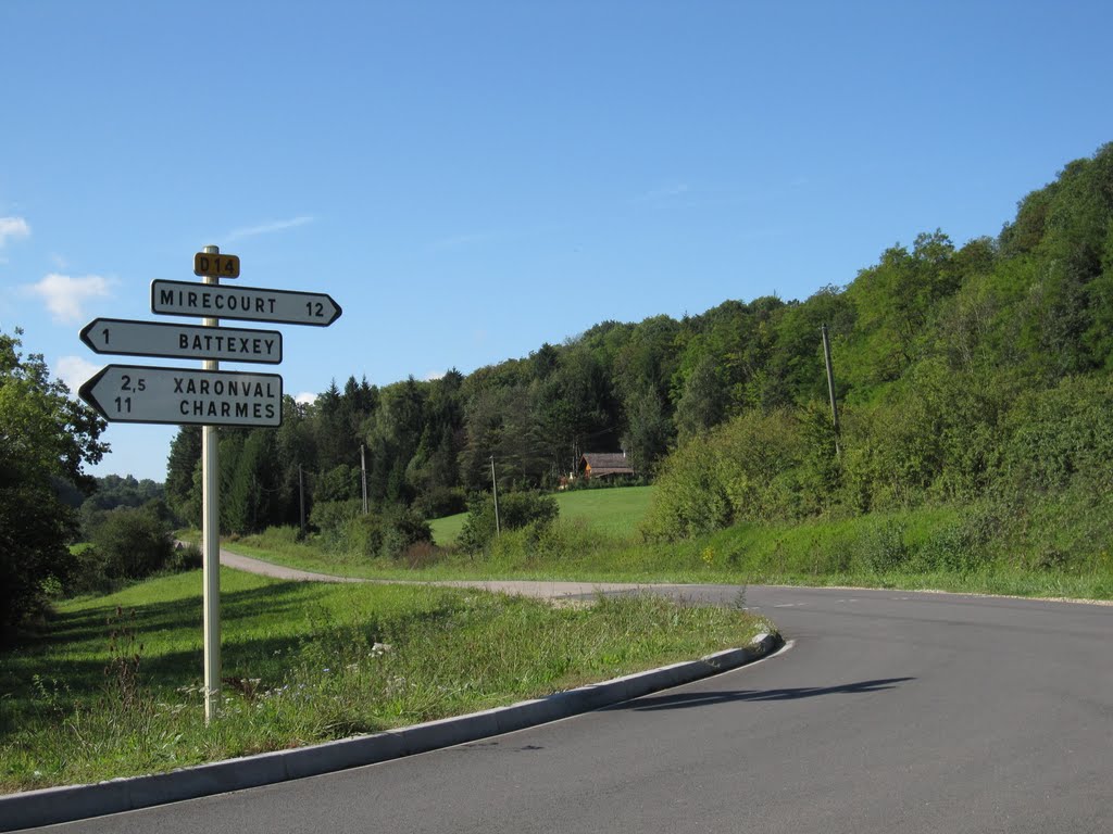 Carrefour et maison sur le Madon, entre Vosges et Meurthe-et-Moselle by TitTornade