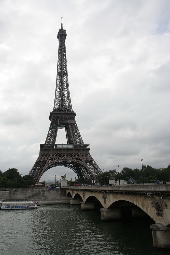 Torre Eiffel by Juanako