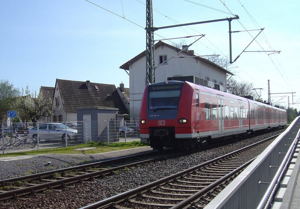 Römerberg Heiligenstein,  S-Bahn am Bahnhof by Hermann Hauber