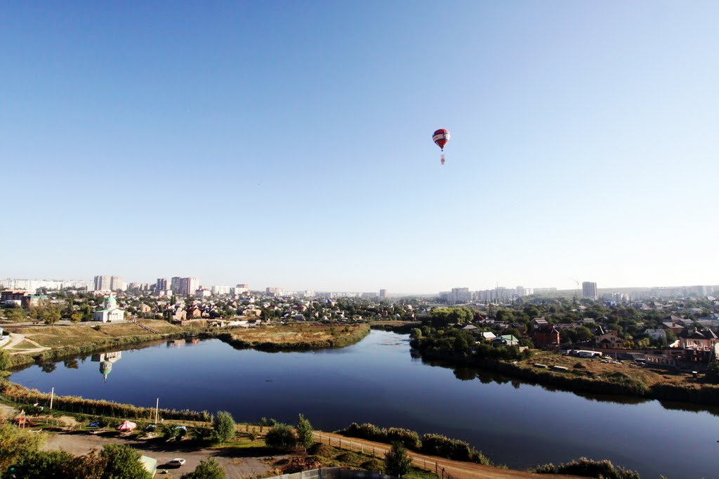 Air bolloon over the lake by Alexandra Tsibriy 