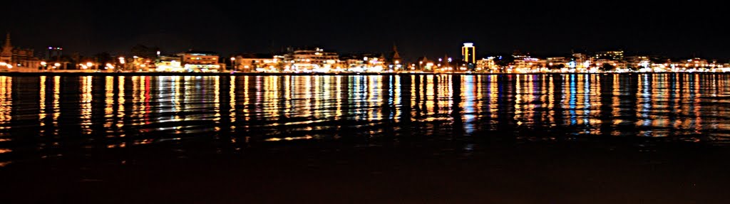 Phnom Penh by night by Philippe Buffard